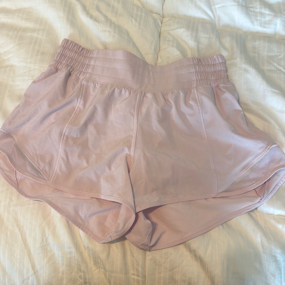 Lululemon hotty hot shorts 2.5 size 4 new worn